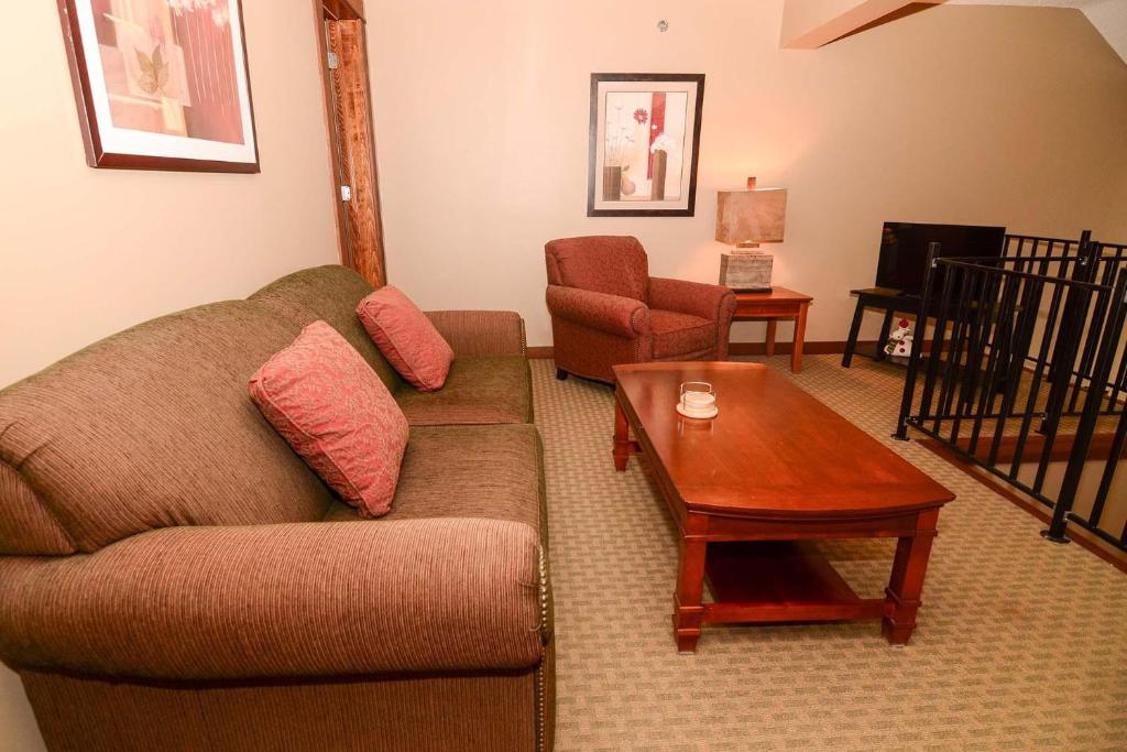 A308 - Studio Style Suite with Loft Free WIFI! - image 5