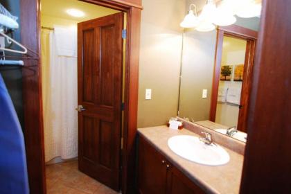 A313 - Studio and Loft Lake View Suite with Fireplace Free WIFI! - image 5