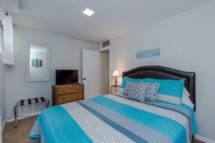 506G - Spacious Lakefront 2 Bedroom Condo with Free WIFI! - image 9