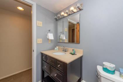 507G - Beautiful Furnished Lakefront 2 Bedroom Condo Free WIFI! - image 18