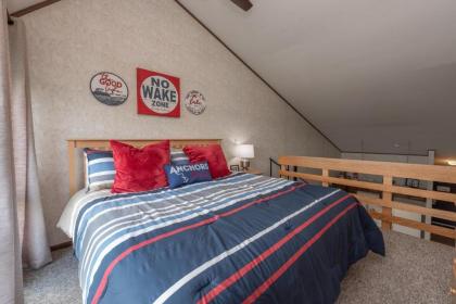 708H - Lakefront Studio Condo with Private Balcony Free WIFI! - image 14