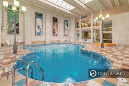 708H - Lakefront Studio Condo with Private Balcony Free WIFI! - image 6