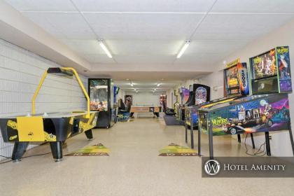 708H - Lakefront Studio Condo with Private Balcony Free WIFI! - image 8