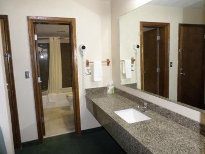 Knights Inn Oakley - image 10