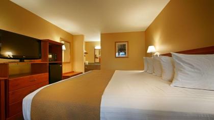 Oakridge Inn & Suites - image 5