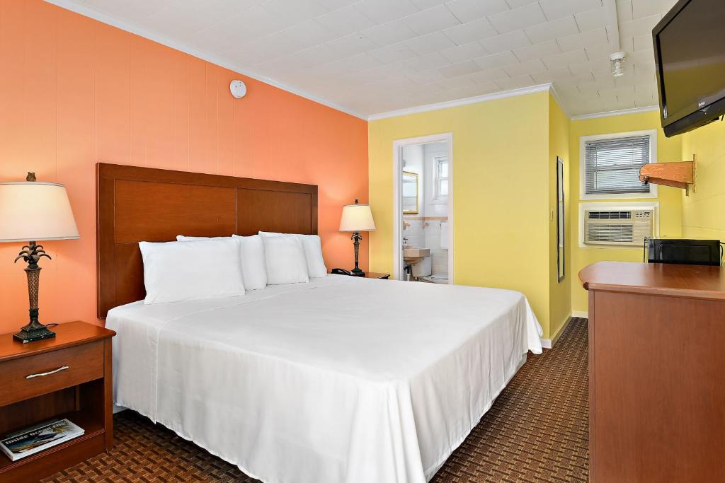 Madison Beach Motel - image 4