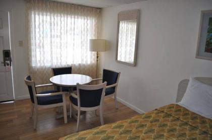 Islander Motel - image 2