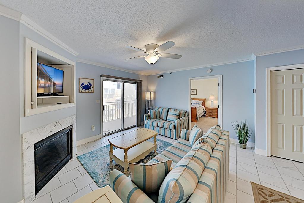Bayside Retreat with Pool Walk to Beach & Dining condo - main image