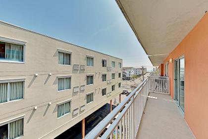 Bayside Retreat with Pool Walk to Beach & Dining condo - image 4