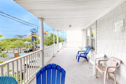 Boardwalk Bungalow - image 11