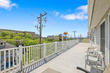 Boardwalk Bungalow - image 2