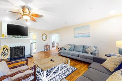 Boardwalk Bungalow - image 6