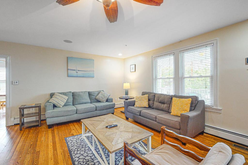 Boardwalk Bungalow - image 7