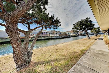 Updated Beach Club Condo - Pool - Walk to Beach condo - image 4