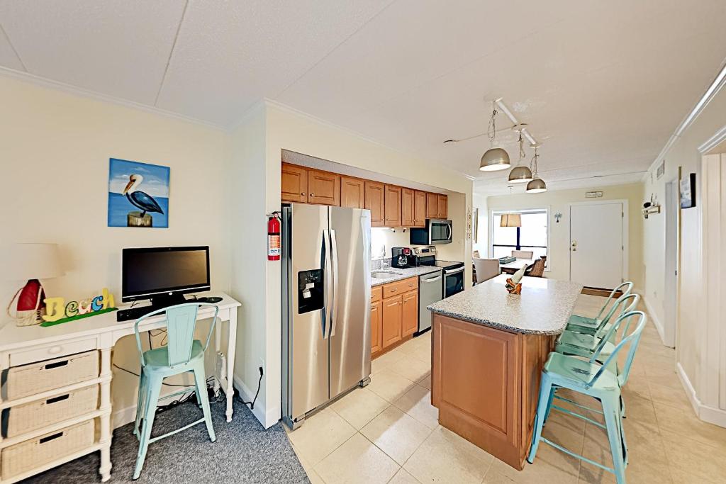 Ocean-Front Tidewater Condo - Beach Boardwalk condo - image 4