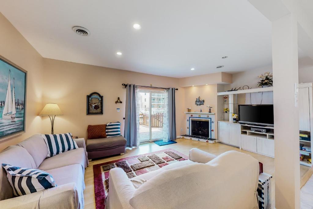 Shipwreck Townhome - image 3