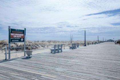Ocean Grove Apt with Balcony 1 Block to the Beach! - image 2