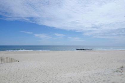 Ocean Grove Apt with Balcony 1 Block to the Beach! - image 4