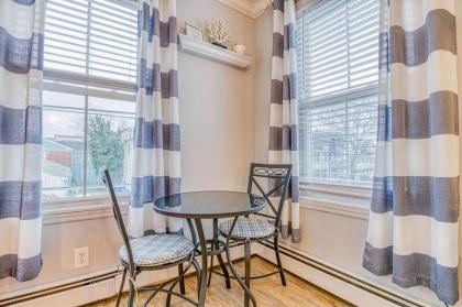 The Allenhurst Beach Apartment #6 - Small Studio with Bathroom & Kitchen - image 3