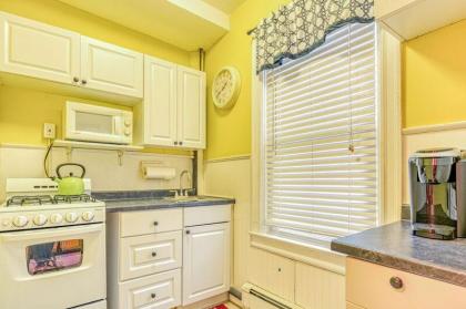 The Allenhurst Beach Apartment #6 - Small Studio with Bathroom & Kitchen - image 4