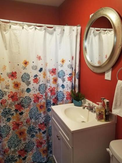 The Allenhurst Beach Apartment #6 - Small Studio with Bathroom & Kitchen - image 5