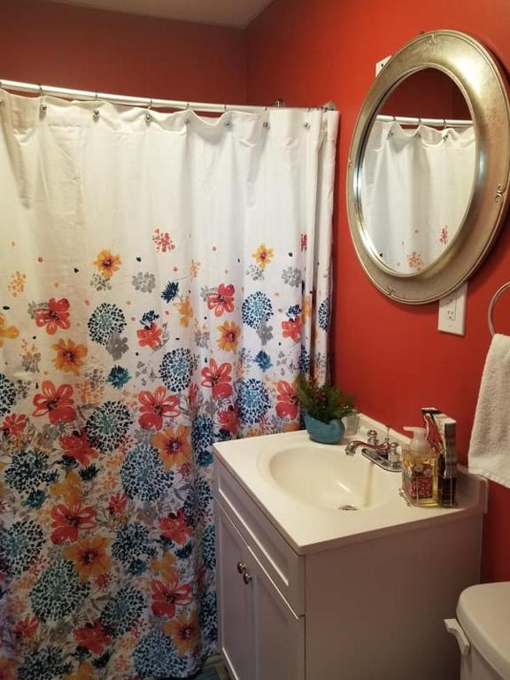 The Allenhurst Beach Apartment #6 - Small Studio with Bathroom & Kitchen - image 5