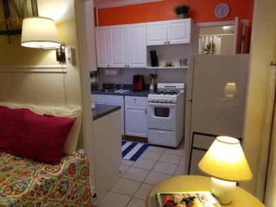 The Allenhurst Beach Apartment #8 - Small Studio with Bathroom & Kitchen - main image