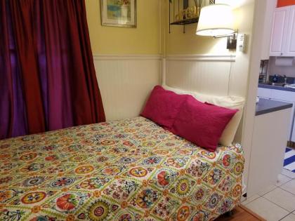 The Allenhurst Beach Apartment #8 - Small Studio with Bathroom & Kitchen - image 2