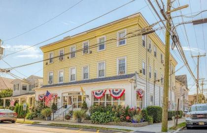 the Allenhurst Beach Apartment #9   Small Studio with Bathroom  Kitchenette Ocean Grove New Jersey