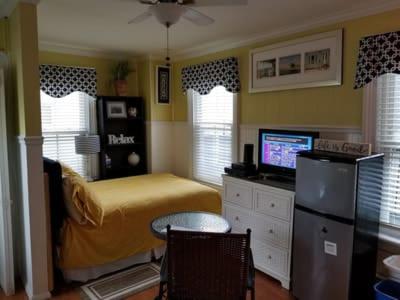 The Allenhurst Beach Apartment #9 - Small Studio with Bathroom & Kitchenette - image 2