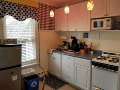 The Allenhurst Beach Apartment #9 - Small Studio with Bathroom & Kitchenette - image 3