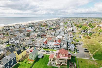 The Allenhurst Beach Apartment #9 - Small Studio with Bathroom & Kitchenette - image 8