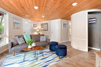 Dockside Retreat - image 9