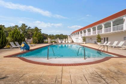 Gulf Hills Hotel  Retreat on the Water