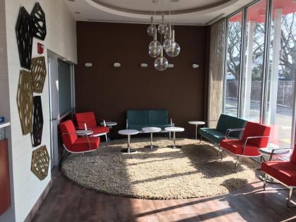 Ramada by Wyndham Rockville Centre - image 10