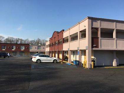 Ramada by Wyndham Rockville Centre - image 14