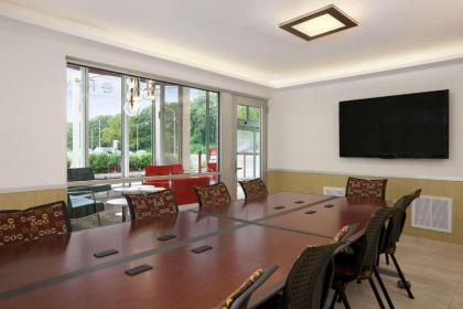 Ramada by Wyndham Rockville Centre - image 4