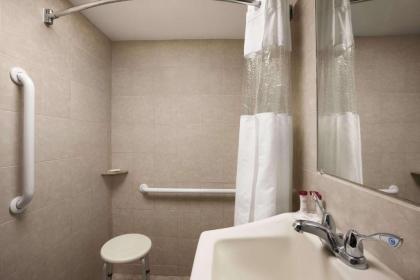 Ramada by Wyndham Rockville Centre - image 6
