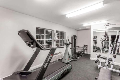 Ramada by Wyndham Oceanside - image 5