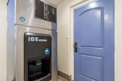 Motel 6-Oceanside CA Marina - image 2