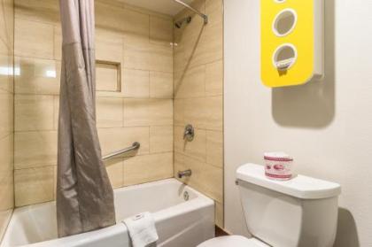 Motel 6-Oceanside CA Marina - image 5