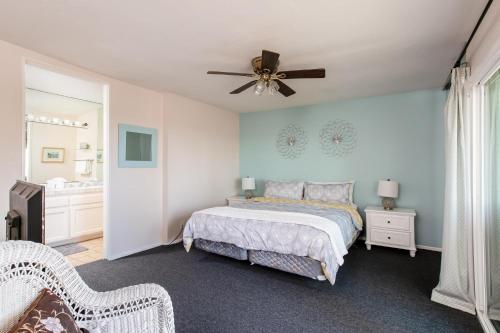 3 Bedroom! - Complex is on the beach with huge pool - image 4