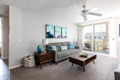 3 Bedroom! - Complex is on the beach with huge pool - image 5
