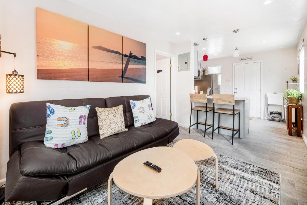 Oceanside Opulence - main image