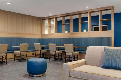 Microtel Inn & Suites by Wyndham Gambrills - image 6