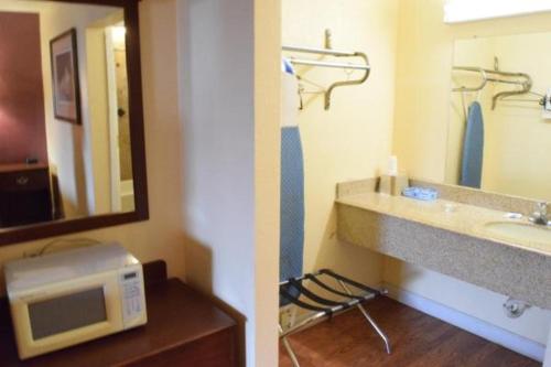 Delux Inn - image 4