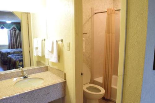 Delux Inn - image 5