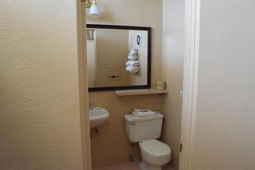 Imperial Motel - image 4