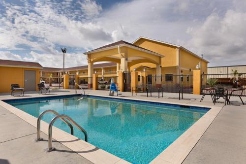 Days Inn by Wyndham Odessa - image 2