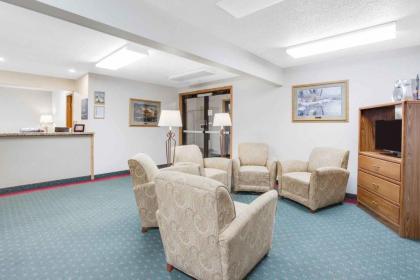 Super 8 by Wyndham Oelwein - image 10